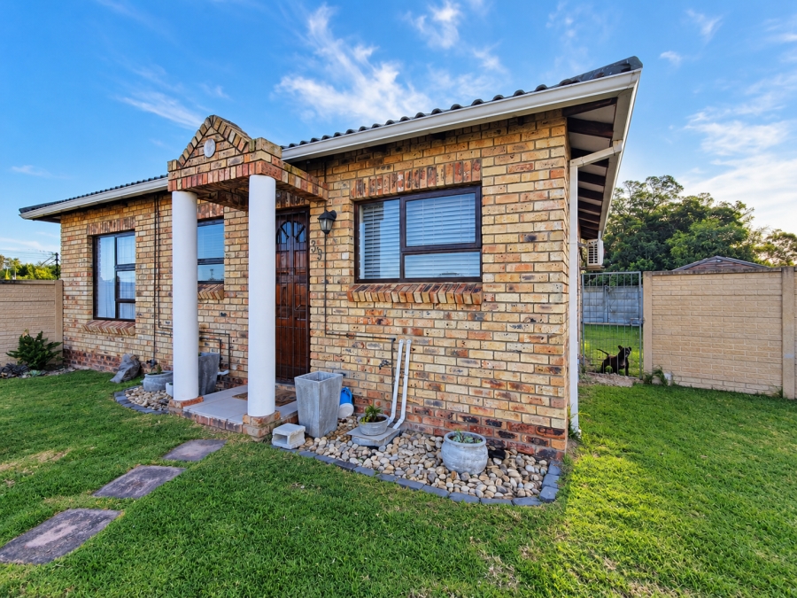 2 Bedroom Property for Sale in Sherwood Eastern Cape